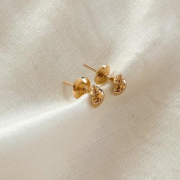 BRINCO CONCHA TURRI OURO 18K