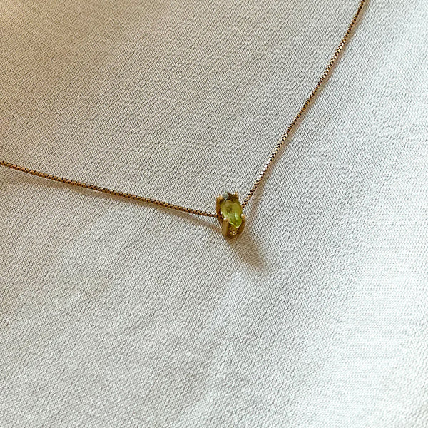 PINGENTE NAVETE PERIDOTO OURO 18K